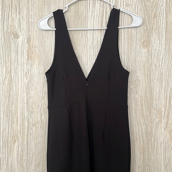 Abercrombie & Fitch Plunge V-Neck Midi Dress - Picture 7 of 8